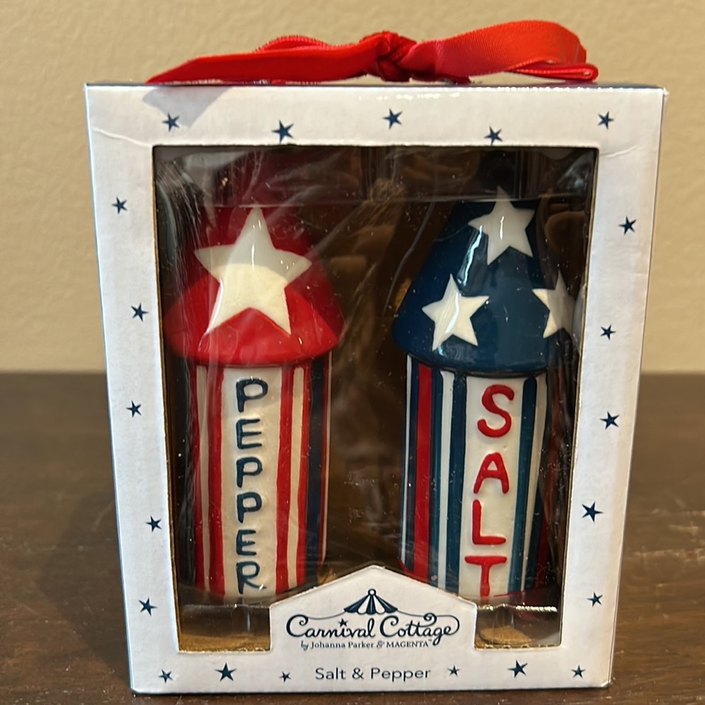 Carnival Cottage Johanna Parker 4th  July Firecracker Salt Pepper Shaker Set NEW - Picture 2 of 2